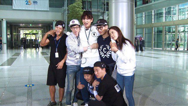 sjhxkjk's tweet photo. 🎉 happy 12th anniversary to running man 
here’s a throwback thread of rm over the years 💞

 #012WithRunningMan #RUNNINGMANXII #런닝맨 https://t.co/emDVSDEDwi