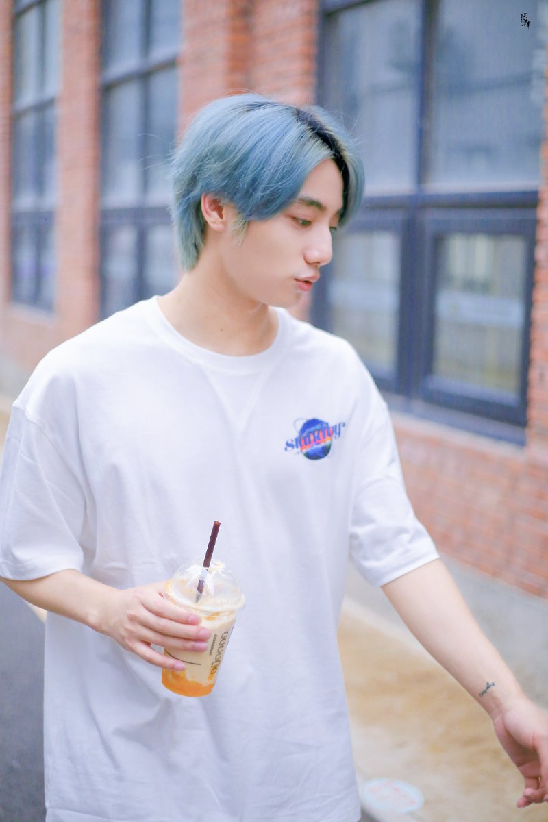 waakkkk's tweet photo. ไม่ชอบสีผมน้องรอบนี้ มันด่างๆ 🤣 เมื่อวานลูกก็วอแวสีผมตังเองมากจนเพื่อนต้องบอกว่าหล่อแล้วๆ5555555 https://t.co/uwFCA30Nn7