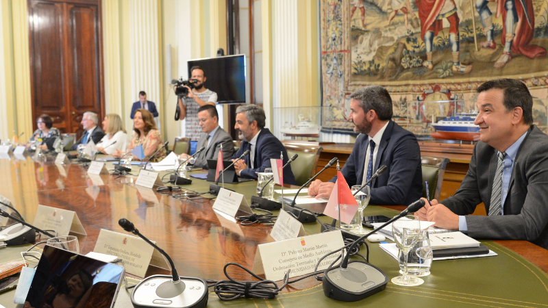 LuisPlanas's tweet photo. ✅ Hemos aprobado, hoy en la Conferencia Sectorial de #Agricultura y Desarrollo #Rural, el reparto entre las comunidades autónomas de un total de 107,4 millones de euros para distintos programas #vitivinícolas 2023.

https://t.co/md2cI3VDVJ https://t.co/2gyHF6BArH