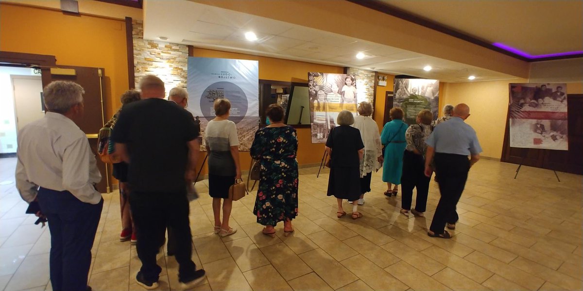 Wczoraj w parafii Św. Ferdynanda w Chicago zaprezentowaliśmy wystawę „Wołyń 1943. Wołają z grobów, których nie ma”. Przewodniczący naszego Koła wygłosił krótki odczyt nt. ludobójstwa na narodzie polskim, dokonanego przez Ukraińców w latach 1939-1947.