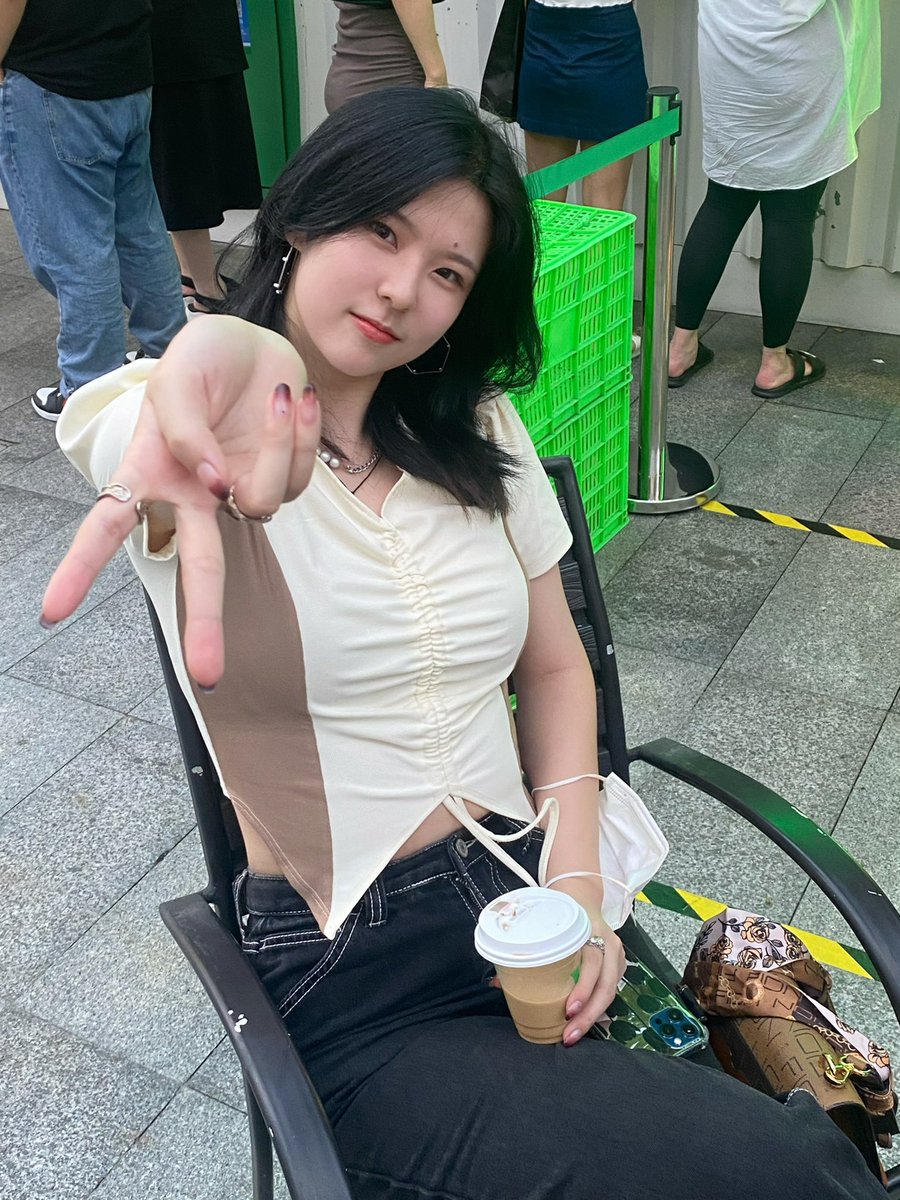 sunyi38360937's tweet photo. 报名加入Web3首支女生电竞战队~
网瘾少女不请自来😏
@FPX_META #Keepingupwiththefpx https://t.co/xYU6VhdgqY