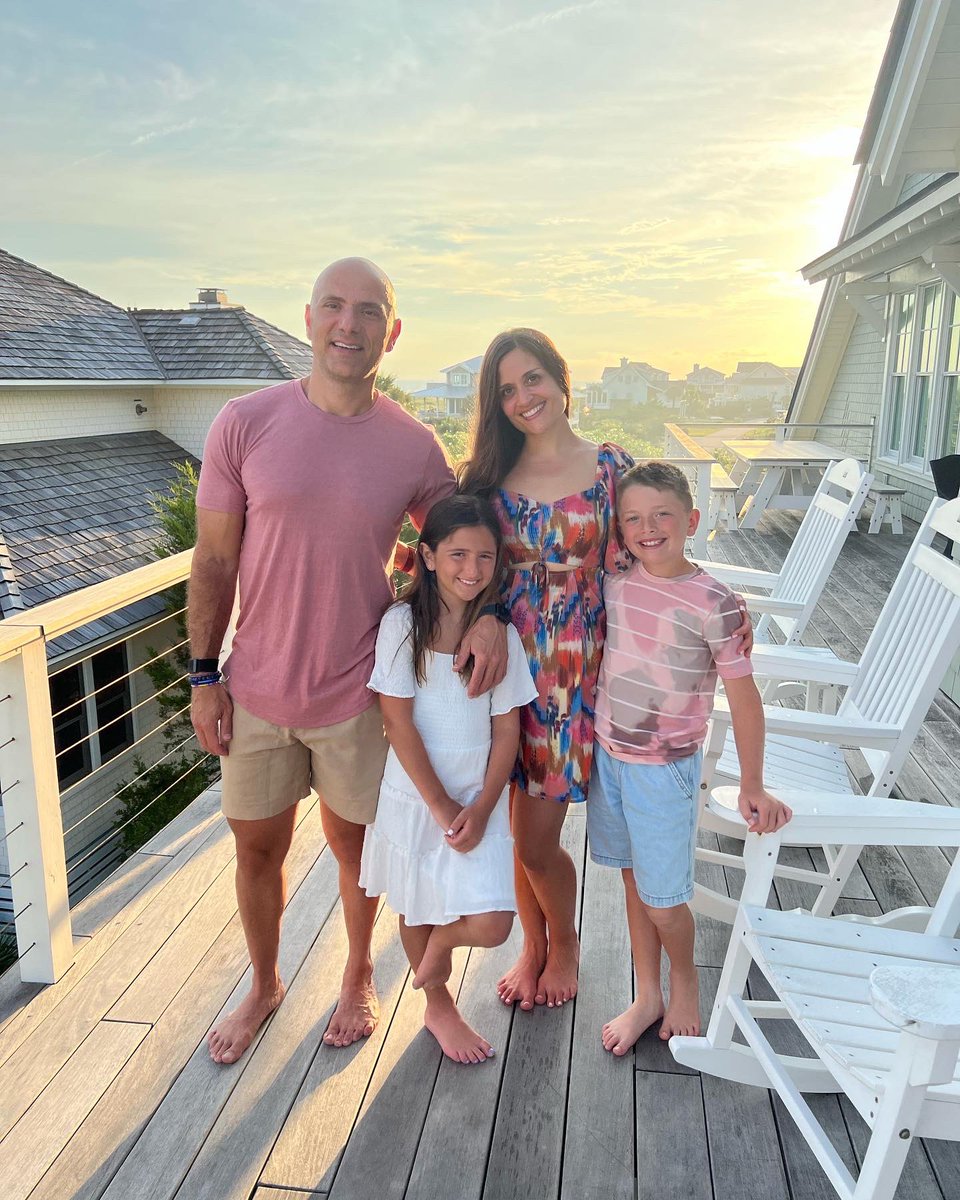 LoroAsh's tweet photo. Another epic couple of weeks. Never take this time with your family for granted. #fambam #livemorelife https://t.co/CTfsyck0PE