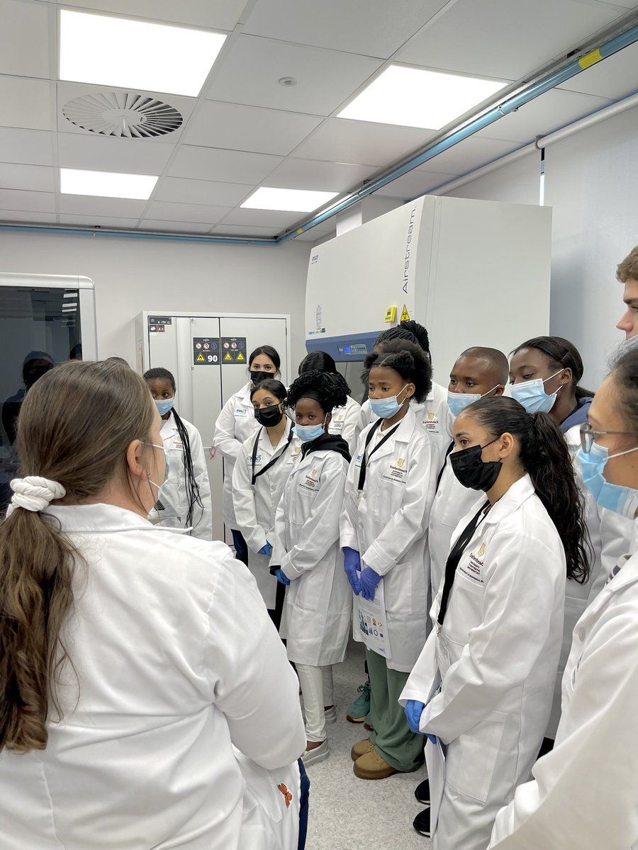 SuMBHG's tweet photo. Day 2 of the @MRCza #GenSprogramme ended with a Lab automation session hosted by @SUpsychgenetics Lab at MBHG. Here #GenS students learnt performed a speed test practical to highlight the increased cost-effectiveness, efficiency & reducedwaste afforded by specialised equipment https://t.co/dOrehQrjj8