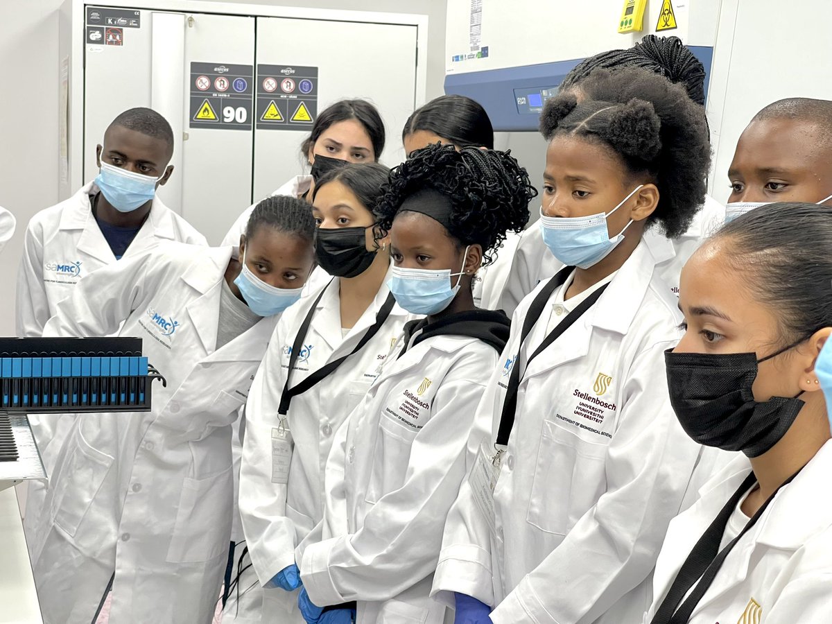 SuMBHG's tweet photo. Day 2 of the @MRCza #GenSprogramme ended with a Lab automation session hosted by @SUpsychgenetics Lab at MBHG. Here #GenS students learnt performed a speed test practical to highlight the increased cost-effectiveness, efficiency & reducedwaste afforded by specialised equipment https://t.co/dOrehQrjj8