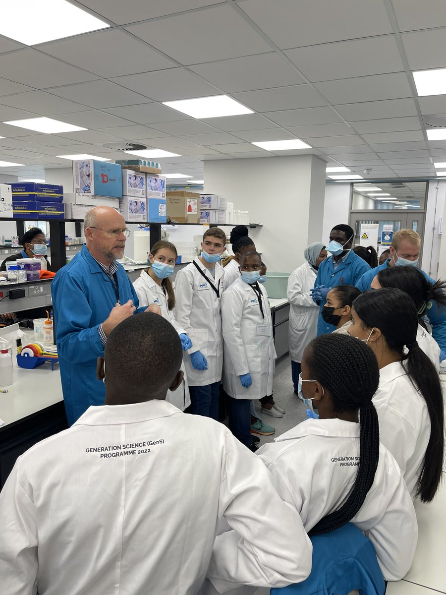 SuMBHG's tweet photo. @MRCza #GenSprogramme Day 3 kicked off with a bang 💥
The @tbgenomics group at MBHG, led by SAMRC Centre for TB Research Unit Director Prof Rob Warren, hosted the #GenS students for a DNA extraction demo – a technique used to isolate genetic material for genetic sequencing 🧬🧪 https://t.co/iAJ1xLl2f0