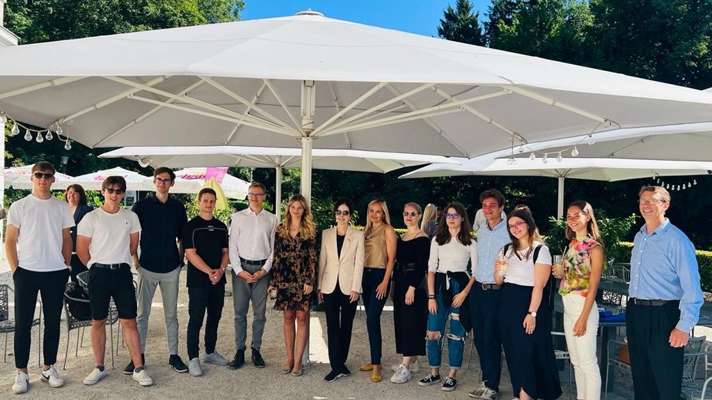 US Embassy Ljubljana (@usembljubljana) on Twitter photo Our Summer Entrepreneurship and Internship (#SEI2022) program just kicked off! During this 2-week program, the students will learn more about business, economics and what it takes to become an entrepreneur. <a href="/AmChamSlovenia/">AmCham Slovenia</a> Our Summer Entrepreneurship and Internship (#SEI2022) program just kicked off! During this 2-week program, the students will learn more about business, economics and what it takes to become an entrepreneur. <a href="/AmChamSlovenia/">AmCham Slovenia</a>