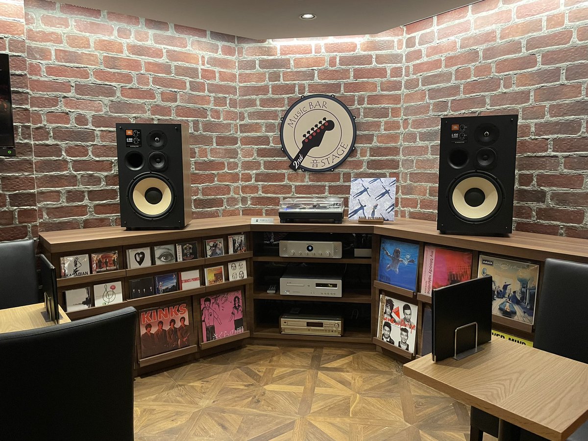 327eiji's tweet photo. 店長のこだわりカクテルが美味しいBARです！
めちゃいい音響で音楽も聴けるし最高なので是非！！ https://t.co/zezAYavSFS