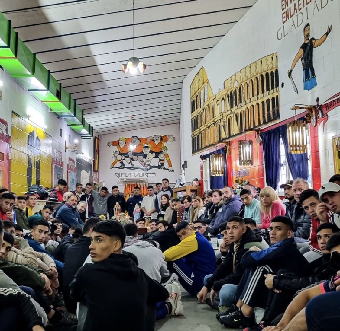 No hay casualidades. La semana pasada en Halcones cumplimos nuestro primer año yendo cada sábado a la Colonia Berro. Y la semana pasada estuvimos en Buenos Aires en la Convención Internacional de la Comunidad Espartana, organizada por <a href="/EspartanosRugby/">Fundación Espartanos</a>

(1/5)