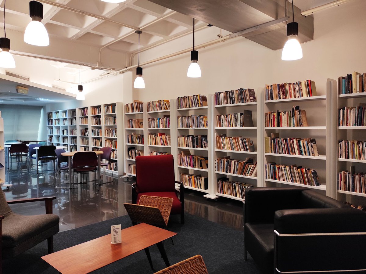 ¿Un lugar grato para leer en un lunes nublado?
Ven a nuestra sala de lectura, te esperamos de 9:00 am a 4:00 pm.