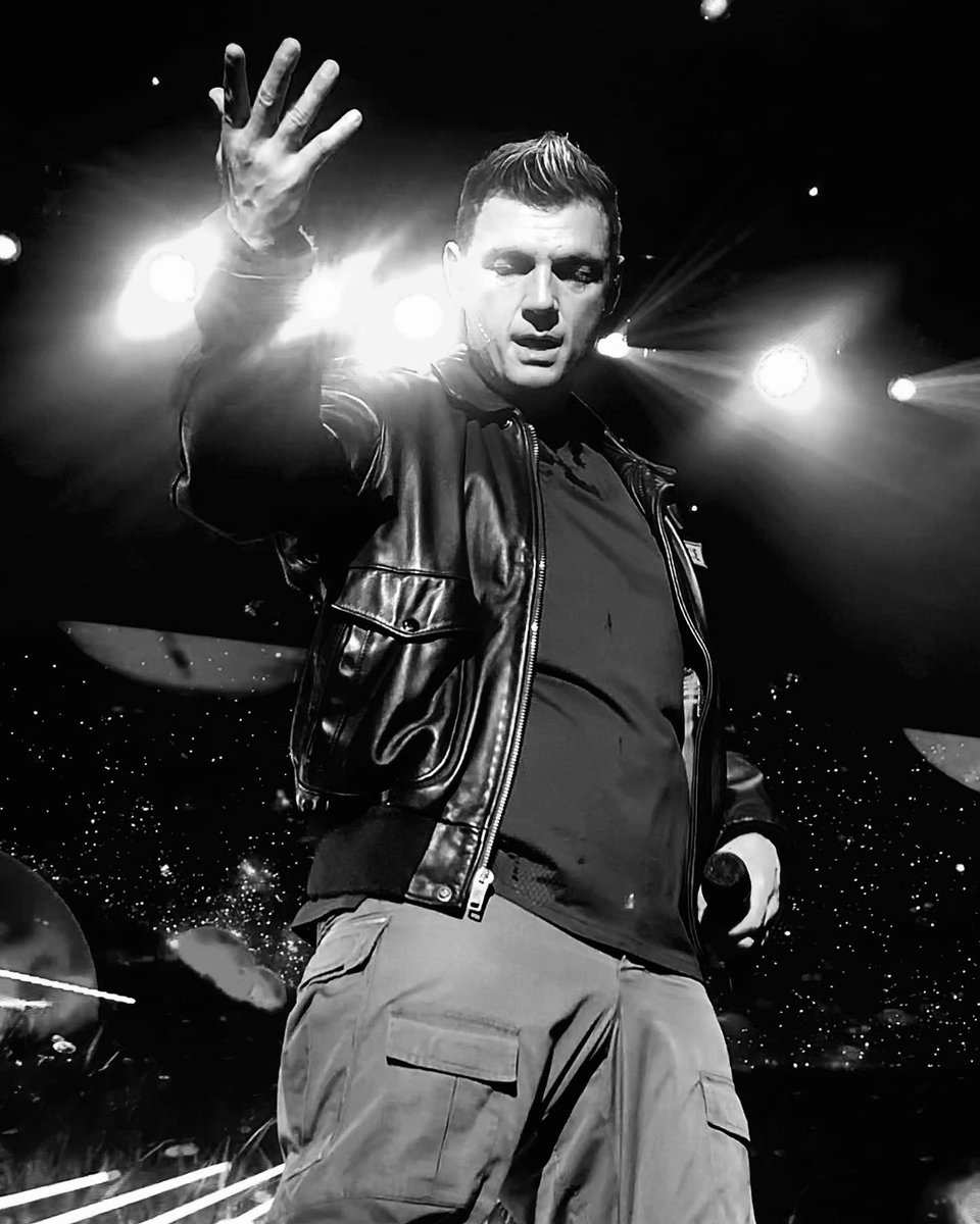 slane416's tweet photo. Thank you @nickcarter for the love on my purple hair from the stage! It’s simple gestures that mean so much show after show! #BSBIND #BSBWorldTour2022 @backstreetboys #foreverpurplehair https://t.co/I1NJ4Fw1xW