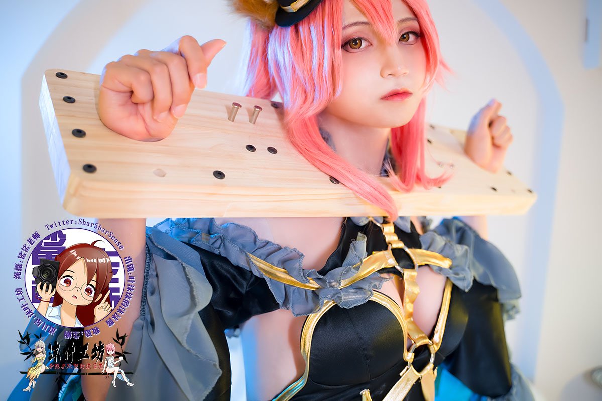 新款的加重木枷真的好重！
又厚又重，感觉就像扛着袋大米在肩上。建议给不听话的抖M戴上，用不了多久就能求饶听话