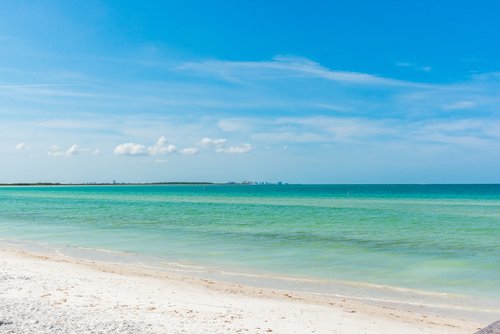 ResortRentalsUS's tweet photo. Hello Monday! 😎 
#MondayBlues #MondayMotivation #MondayMood #MondayFeels #BeachLife #Summer #TampaBayBeaches https://t.co/Yd36aaHlwm