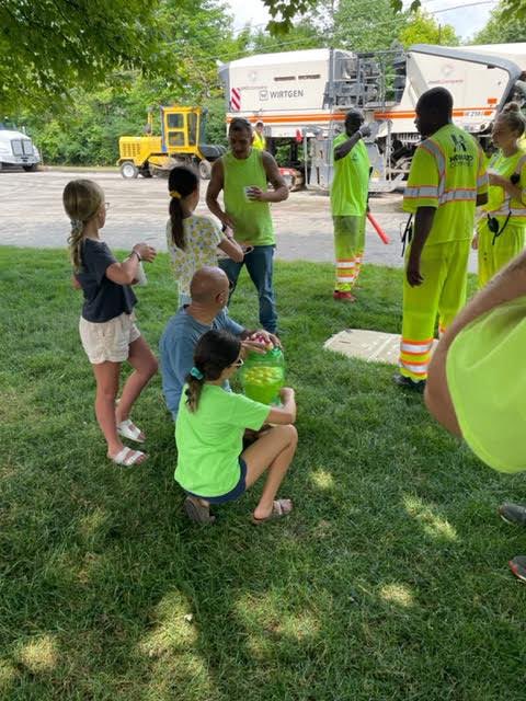 HowardCompanies's tweet image. A big thank you to the nice people in the neighborhood on Springmill Road for bringing lemonade and treats to our paving and milling crews! Such a sweet surprise!

#pavingtheway #indyasphalt