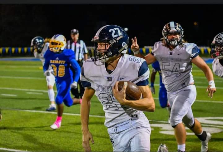 It's official <a href="/Barker27Brick/">Brick Barker</a> is in the <a href="/OHSAASports/">OHSAA Sports</a> record books! Record is under longest fumble recovery for a TD. 
ohsaa.org/sports/statere…
Thanks <a href="/CoachClemmons/">Scott Clemmons</a> 
<a href="/EdgewoodFB/">Edgewood Football</a>