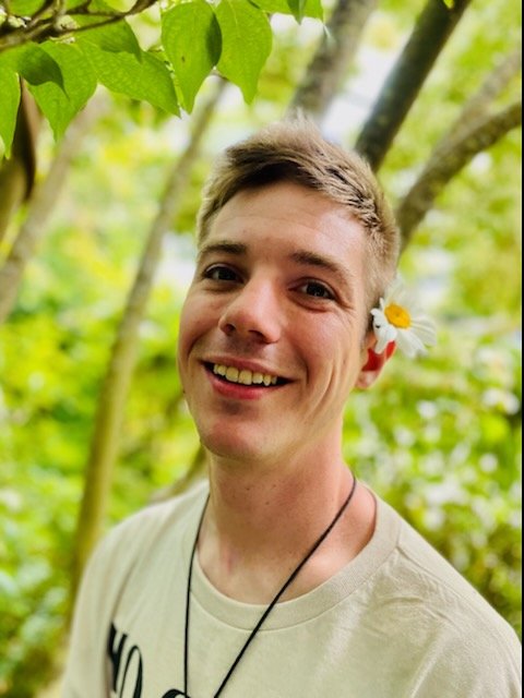 fauver_jared's tweet photo. Selfie 16 of 365!
Absolutely beautiful day out in the great city of Seattle! Felt flowery. 

#seattle #selfie #SelfieMonday #selfieoftheday #LGBT #gay https://t.co/LkYQFoVyKQ