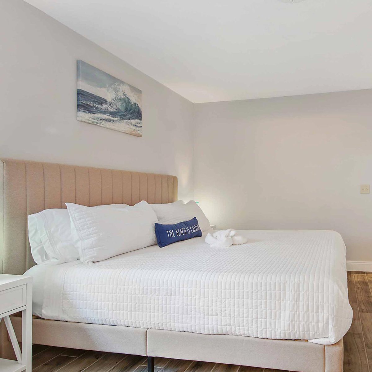 ReelParadisePCB's tweet image. When you&apos;re done playing in the sand, fishing, or shopping in Panama City Beach, come and relax on our new Tempur-Pedic mattresses (in the King and Queen bedrooms)!

#reelparadise
#panamacitybeach
#beachlife
#vacationrental