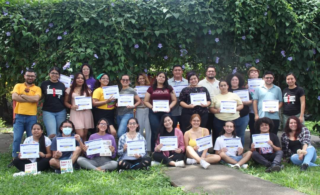 PGElSalvador's tweet image. 📢 #cursos2022 | Hemos finalizado el curso “Formación de Personas Formadoras” 🎓

Este curso se realizan en el marco del proyecto &quot;Jóvenes organizadas/os defendiendo derechos de juventudes&quot;, financiado por la @UEenElSalvador y ejecutado por @OikosONGD_AC @ades_sm y @PGElSalvador