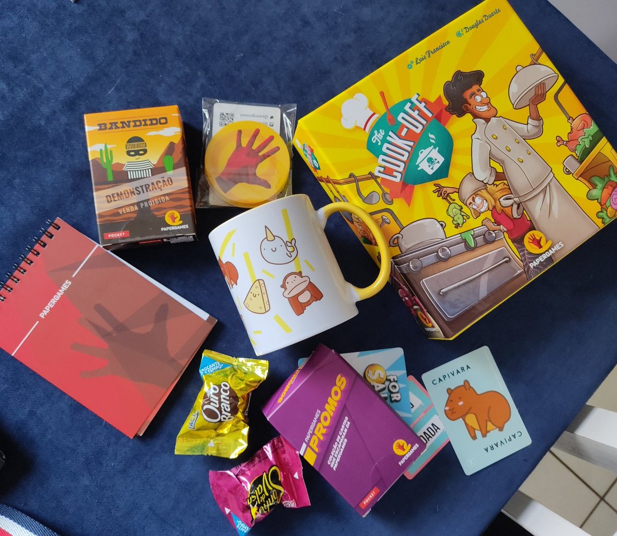 jogaemdois's tweet photo. #DOFF22 Um presente diretamente dessa editora que é pra lá de apoiadora do nosso conteúdo! @PaperGamesEd sempre dando um up na nossa estante e agora no nosso #cafécomjogos... Pra melhorar agora temos um Bandido para chamar de nosso 🤘⚡muito obrigada! https://t.co/Y4cAd2T9LP