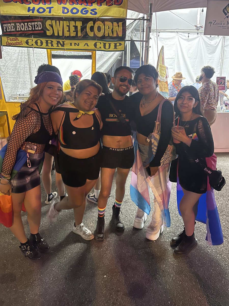 aerrrro_'s tweet photo. love is love 🌈 #LBPride https://t.co/uXUXhfIT3E