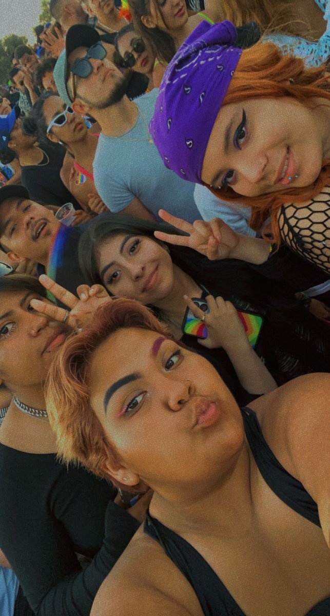 aerrrro_'s tweet photo. love is love 🌈 #LBPride https://t.co/uXUXhfIT3E