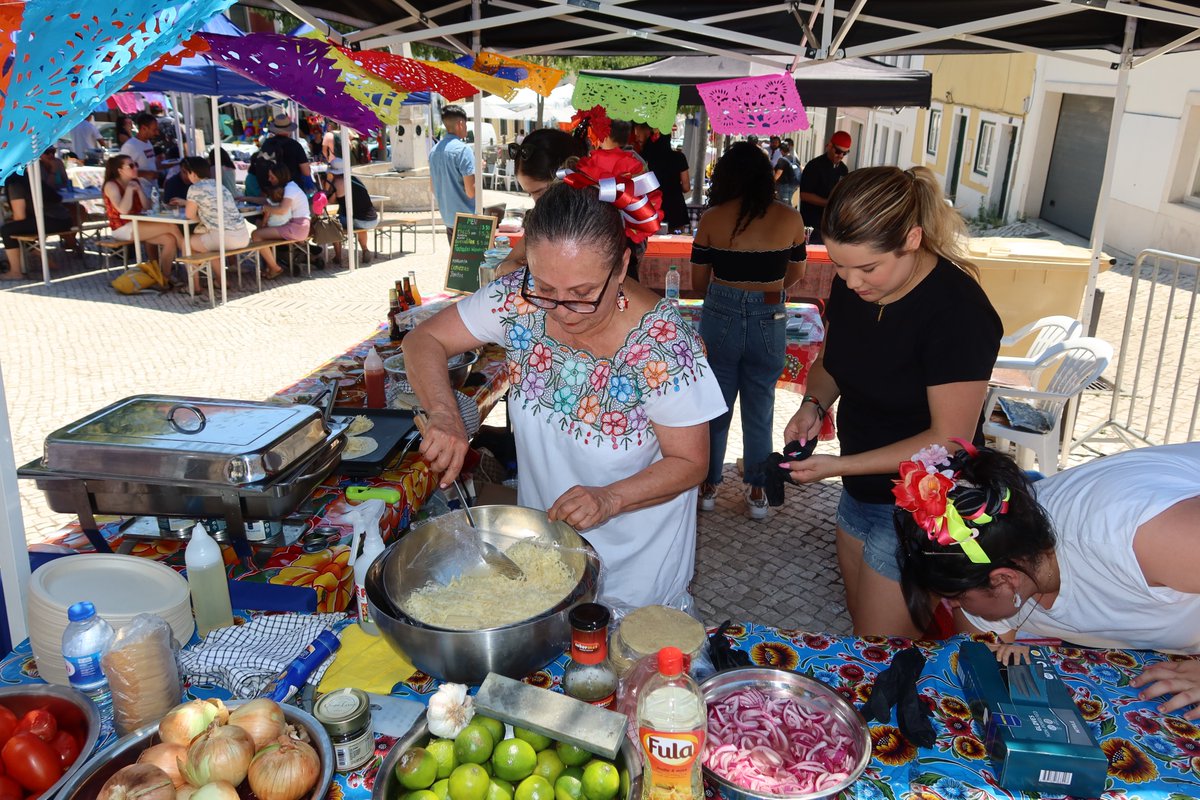 Pionera de la cocina mexicana en Portugal, Martha Tomé de <a href="/marthacozinham1/">marthacozinhamexicana</a> y su equipo, fueron unas verdaderas #RockStars en el #Arraial dedicado a México, deleitándonos con deliciosos platillos típicos mexicanos y promoviendo a México a través de nuestra rica gastronomía. 🇲🇽🇵🇹👏