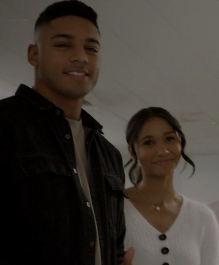 Random_Girl23_'s tweet photo. Obsessing over their height difference 🥺
#jordayla https://t.co/aBEtrrQ7Gh