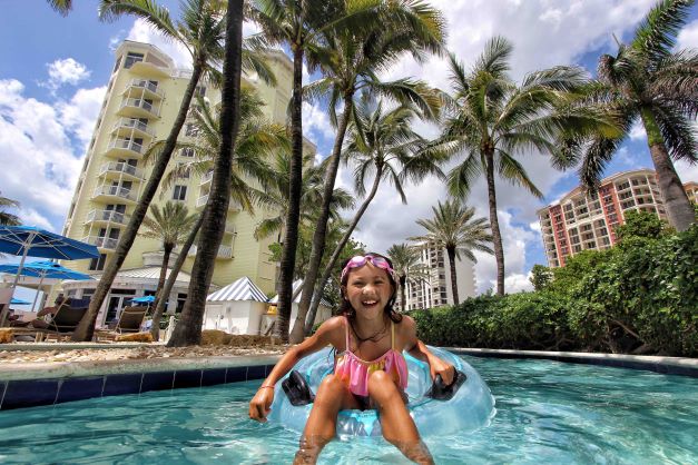 Our oceanfront oasis has everything you need for an incredible Fort Lauderdale getaway. The only hotel located directly on the beach, our tropical setting and picturesque views will set the stage for a summer full of fun for the whole family.

@danielhungryhk