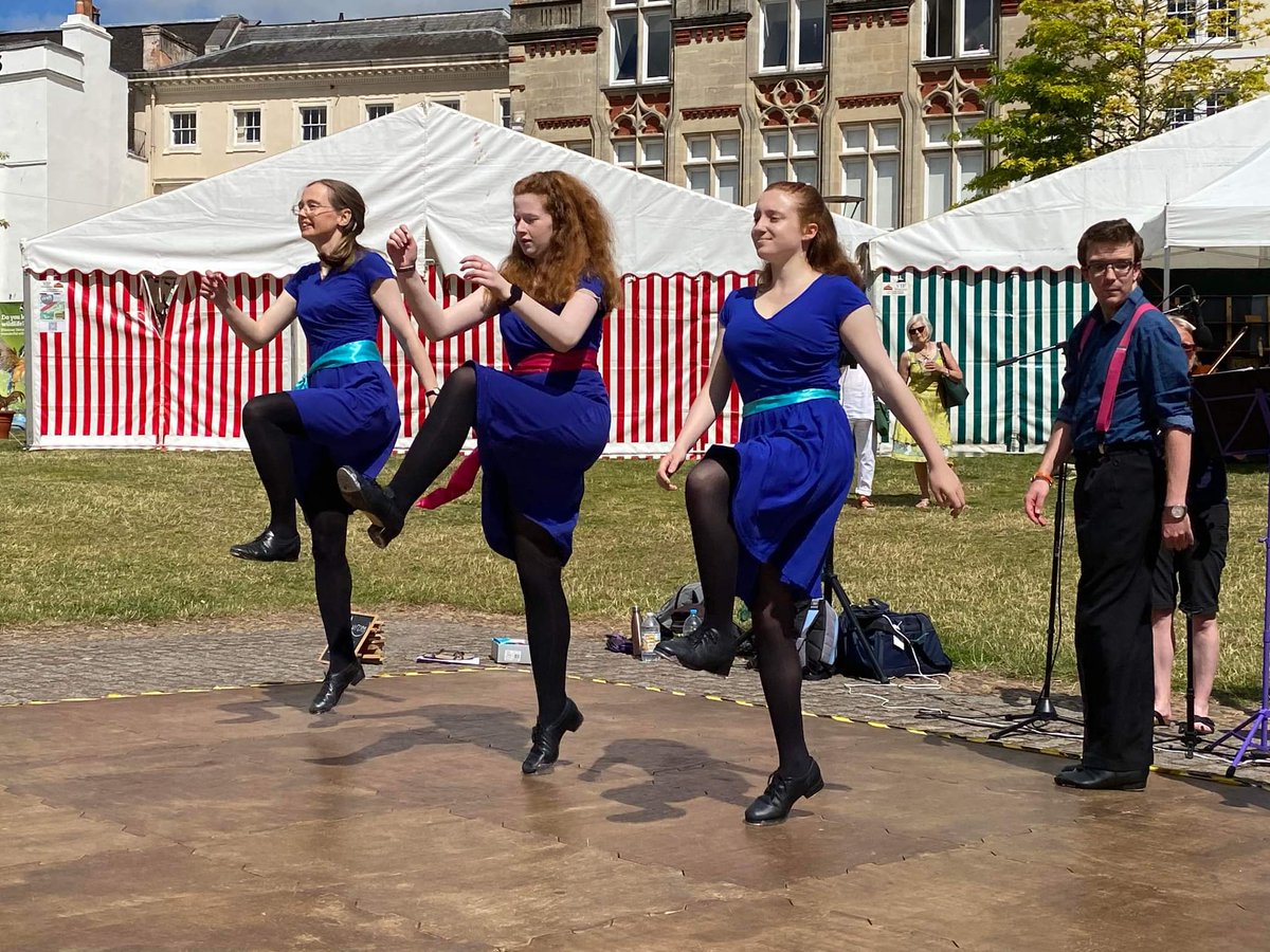 Aurora at the Exeter craft fair on the cathedral green last Saturday ☀️🎶