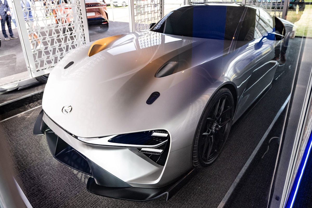 CarBuzzcom's tweet photo. Americans Can See The @Lexus LFA Successor Next Month. We can't wait to see this in the metal. #concept #concoursd'elegance #supercars #video Read: https://t.co/37wZAnPiyn https://t.co/X67ia659Qc