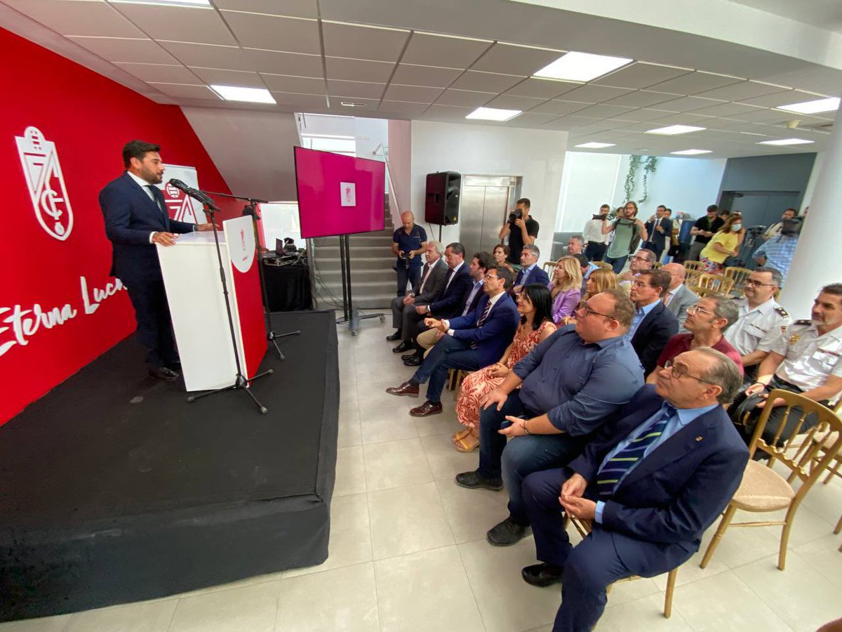 LuisSalvador's tweet photo. Comienza la segunda Fase de la Ciudad Deportiva que el @aytogr facilita al @GranadaCF. Imprescindible para la consolidación y crecimiento del proyecto económico y deportivo. Ganan el club, el distrito y la ciudad. Y sobre todo vecinos y la cantera. https://t.co/ClaTEgRmxW