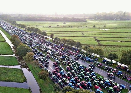 OneAahad's tweet photo. #Netherlands 🇳🇱 thousands of farmers have blocked main highways in a protest over rising production costs and lower margins. #netherlandsprotest will be the remarkable #Revolution in history.
#DutchUprising #Netherlands #DutchFarmersProtest #netherlandsfarmers #DutchFarmers https://t.co/GkcrfT1Ge3