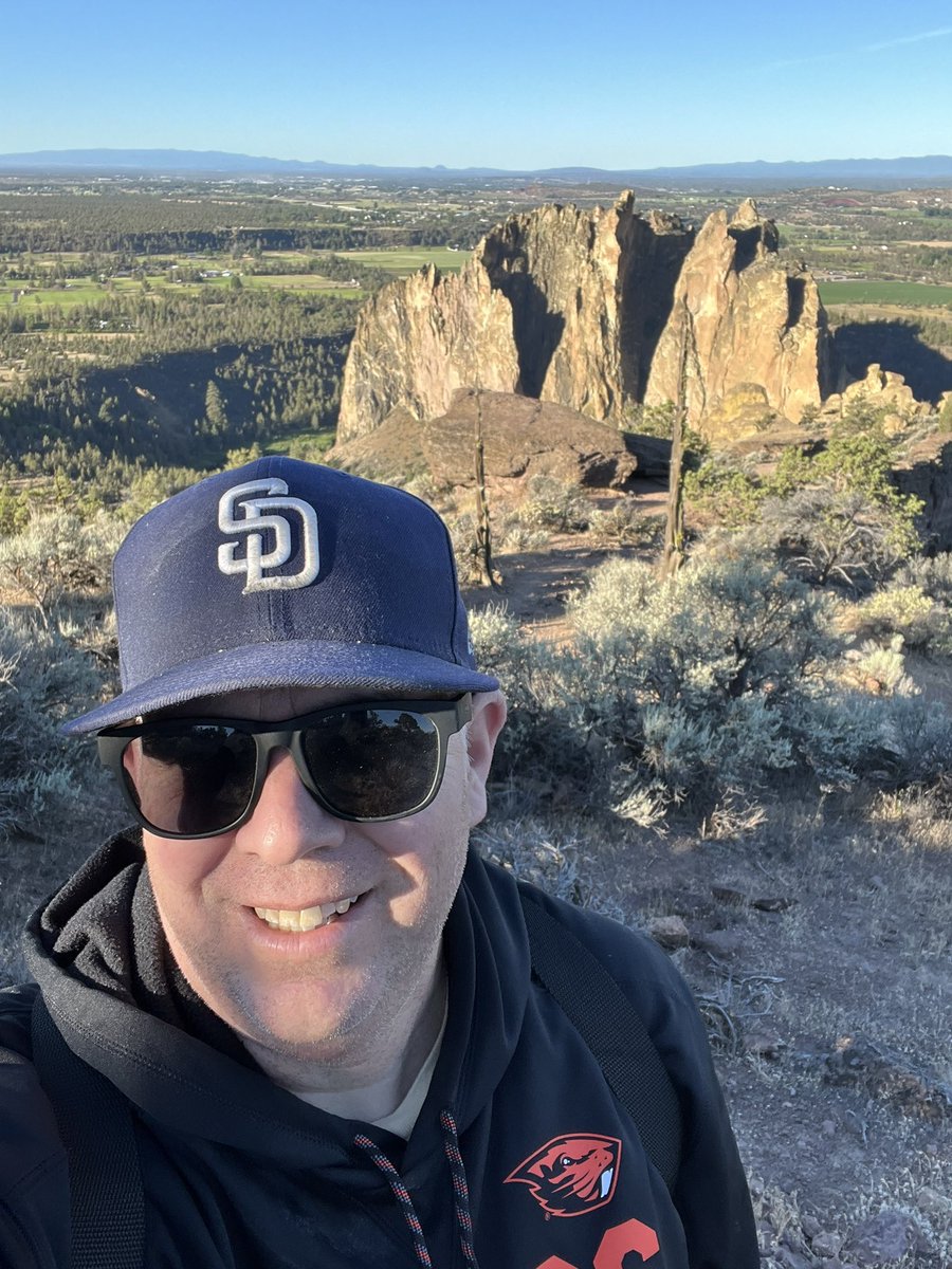 pnwgrandpa's tweet photo. Little hike at #smithrock #statepark #oregon today. Headed home after this small adventure #hiking #hikingadventures #pnw #adventurescontinue https://t.co/vzOK5RVC0K