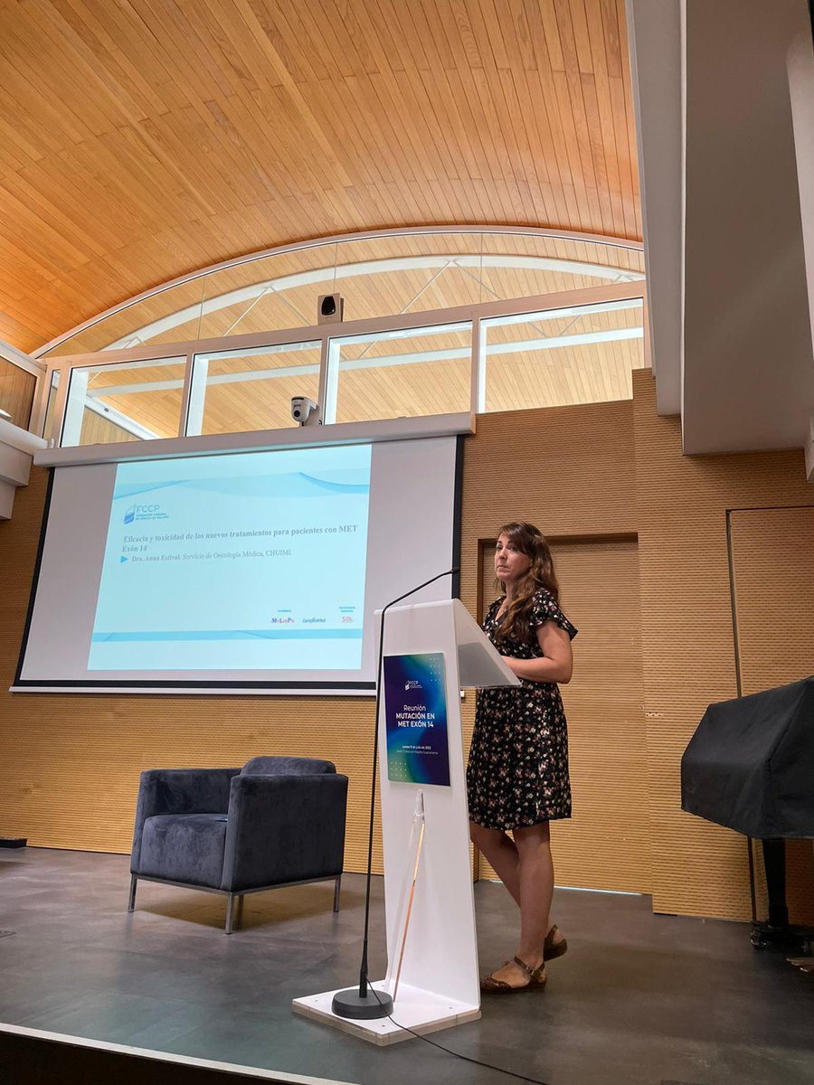 FCCPulmon's tweet photo. 📣Continuamos con las intervenciones de la #reunión de hoy sobre la mutación en #MetExon14 en #cancerdepulmon.
Sesión #muyinteresante en la que profundizamos en esta mutación infrecuente que encontramos hasta en un 3% de los pacientes diagnosticados. 
#fccp #investigacioncancer https://t.co/LHeYW1bVxO