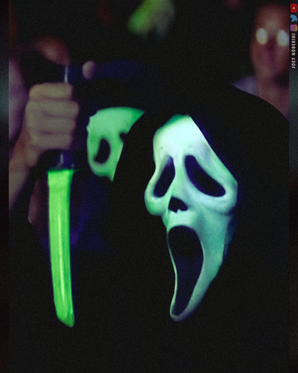 thescreamvault's tweet photo. A night out at the Rialto #Scream2

#Scream #ScreamMovie #ScreamSequel #Scream6 https://t.co/NsmsSbZApp