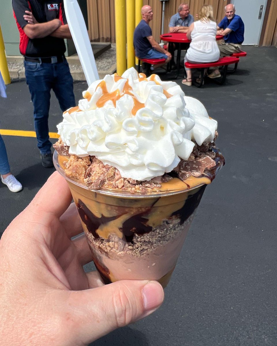 bevcoasters's tweet image. Monday’s feel a little less Monday when the ice cream truck comes! 🍦🍨🍧
#katzcoasters #icecream #employeeappreciation #katzfamily