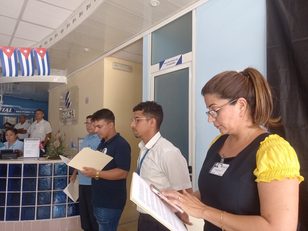 YusmaniRojas's tweet photo. #Etecsa_Granma reafirma el compromiso con defender la Revolución cubana #CubaPorLaPaz #ProvinciaGranma #VamosConTodo https://t.co/UuN7t9HJHA