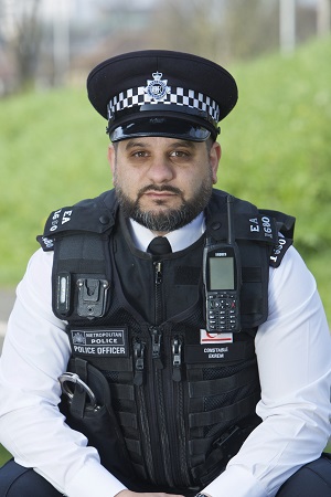 MPFed's tweet image. The Met&apos;s PC Aksit Ekrem will attend a ceremony on Thursday in celebration of his #PoliceBravery after was violently attacked with a sword but still managed to arrest the attacker. polfed.org/events/bravery… #IncredibleWork #NationalPoliceBraveryAwards
