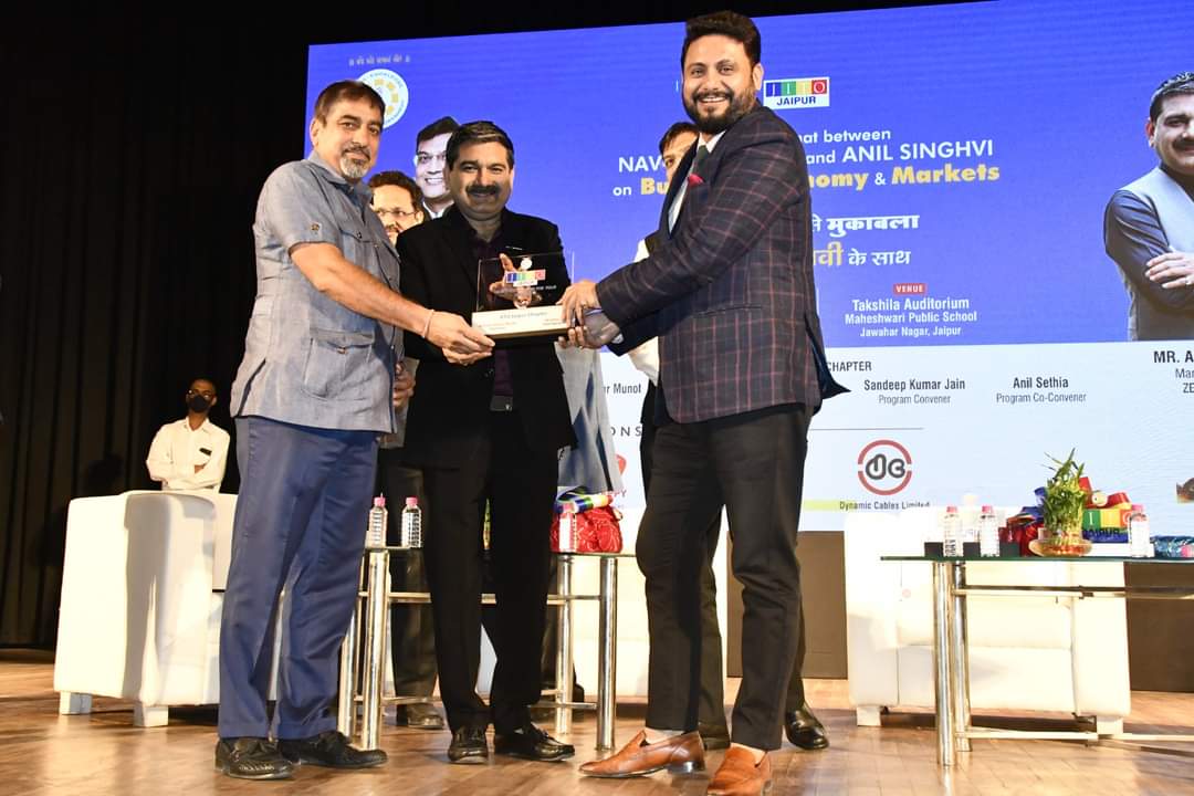 SandeepKrJainTS's tweet photo. Thank you so much Navneet Munotji and @AnilSinghvi_ ji for gracing the land of #Jaipur &amp; enlightening us with your unmatchable wisdom. Thank you once again @JaiputJITO for giving me the opportunity to be the Convenor and Co-moderator of this grand event 🙏💪
Jai Jinendra 🙏 #Jain https://t.co/dLXOAz4d9b