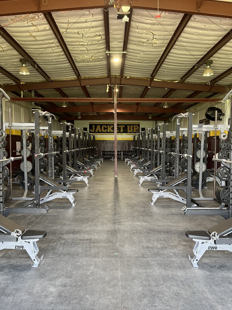 How it started in 2017? 6 combo racks &amp; 6 benches. 

How’s it going in 2022? Added 8 combo racks &amp; 22 benches to Kermit HS!!

Our equipment stands the test of time so you can hardly see a difference.

#ChampionshipPeople 
#ChampionshipProducts 
#ChampionshipResults
#TexasStrong