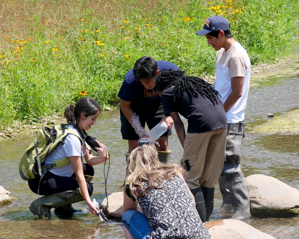 BU_ENGR's tweet photo. It was a beautiful afternoon for Profs. Carley Gwin and Deborah Sills to bring #Bucknell Engineering EXCELerator students to downtown Lewisburg’s Hufnagle Park to collect water samples. https://t.co/FzOOQRishJ