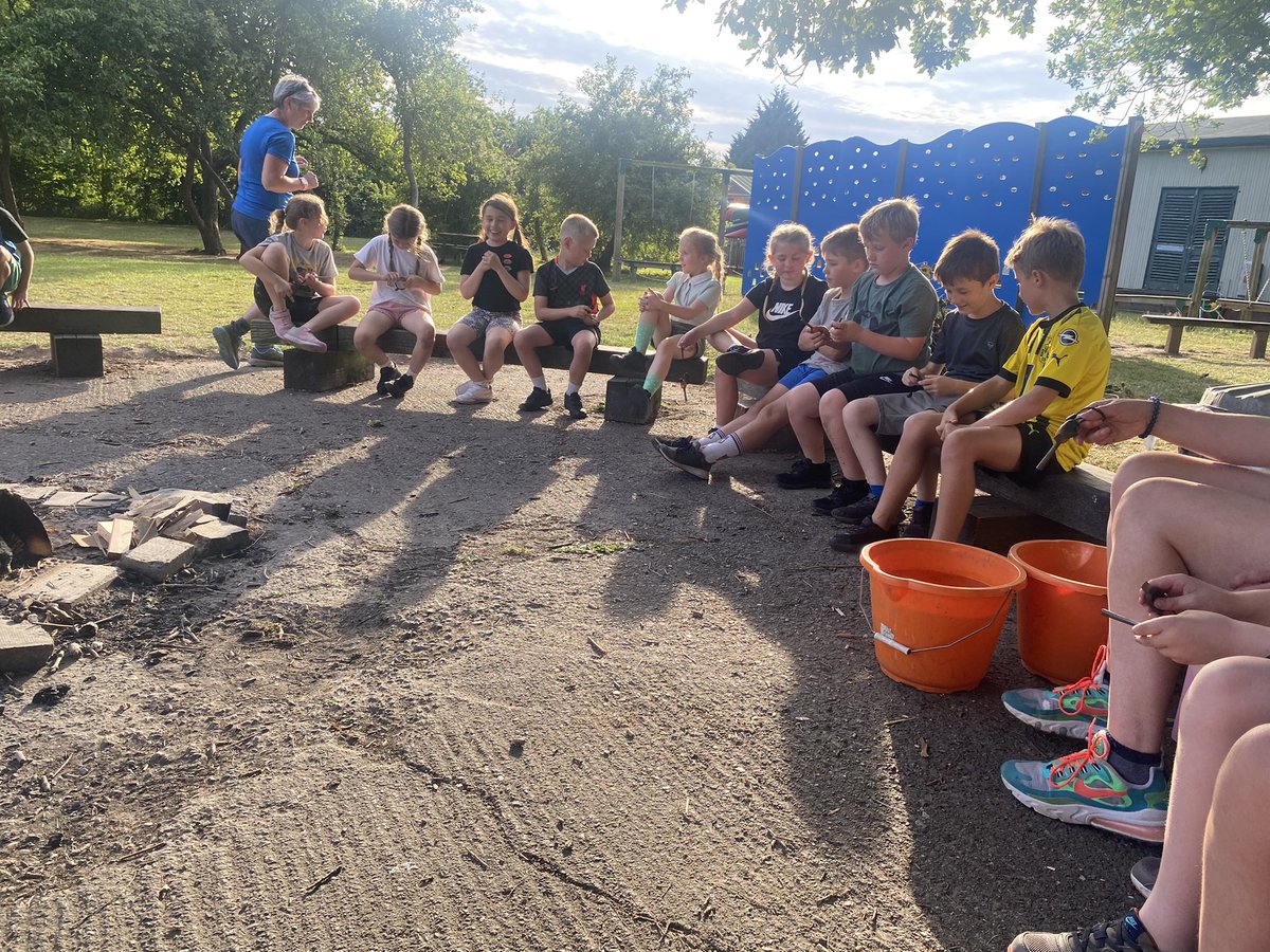 RileyMoorfield's tweet photo. Using flint and steel to create sparks for our fire 🔥 https://t.co/5y8kvKMxTs