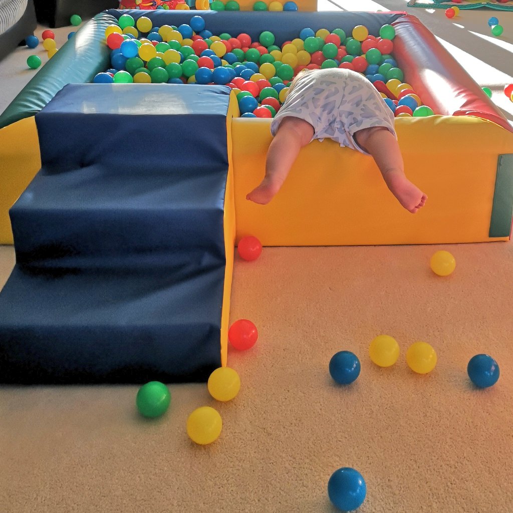 💙 9 months old 💙
I hope that you'll always throw yourself head first at whatever you want in life 😍🤣🥰
#divein #9monthsold #babylifelessons