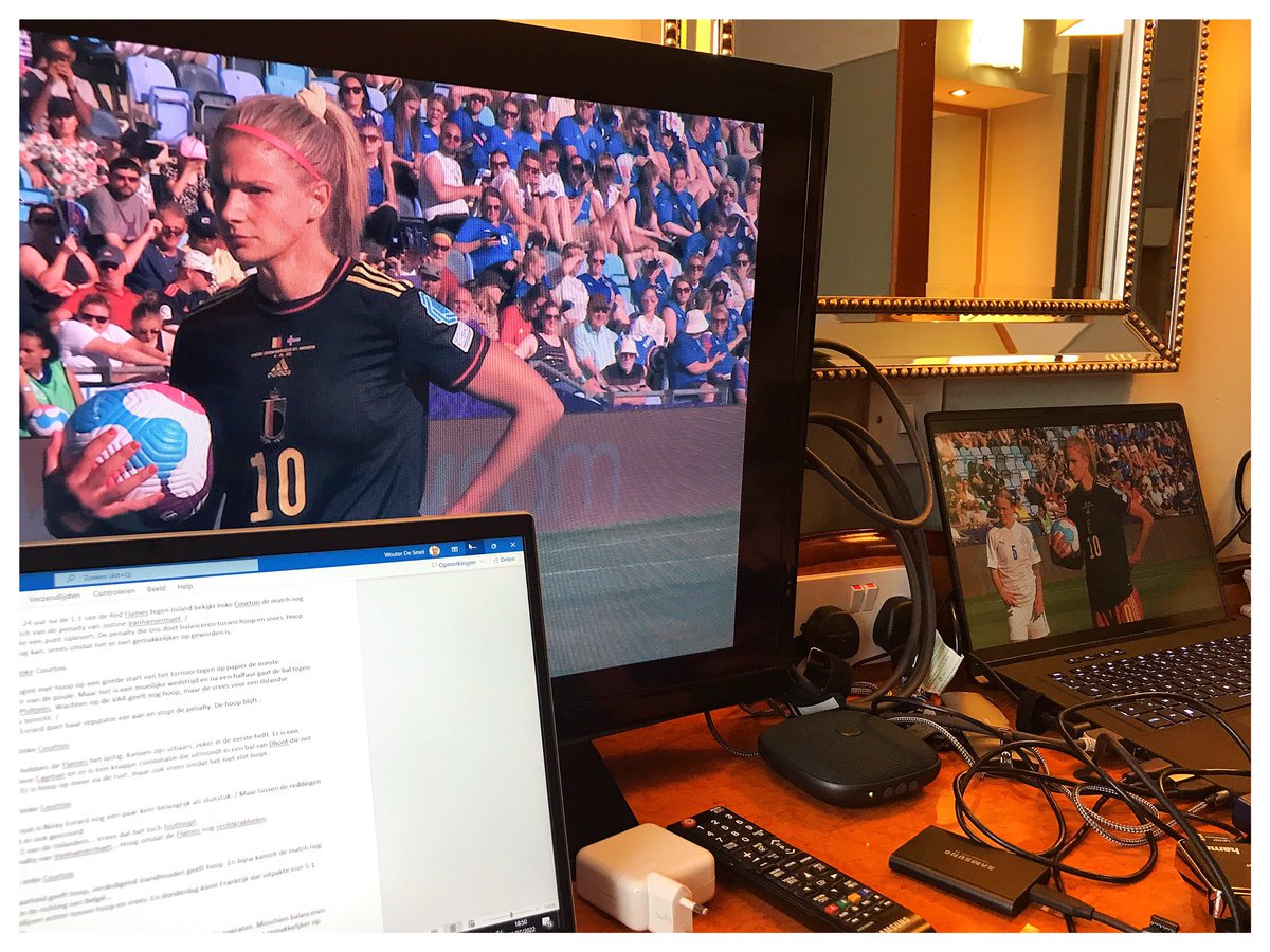 wouter_de_smet's tweet photo. Tussen hoop en vrees. Terugblik op #belisl van gisteravond, straks om 21u45 op @canvastv tijdens de rust van #engnor.
@BelRedFlames #WEURO2022 https://t.co/IolKkS2ovV