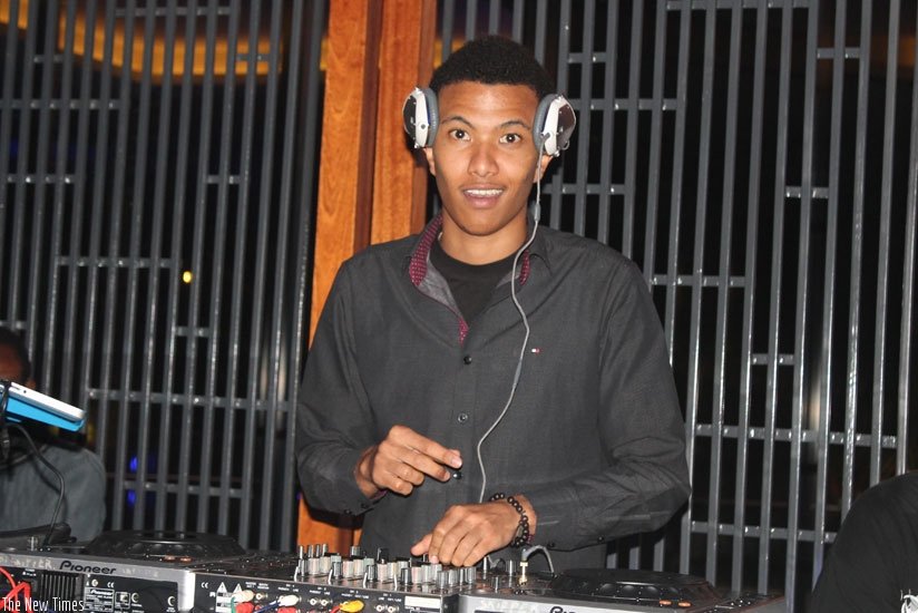 Chano8Mag's tweet photo. Renowned Rwandan Disc Jockey, Arnaud Shema, popularly known as DJ Toxxyk, is set to thrill music lovers this week on wednesday at Nomad Bar and Grill in Bunga. All the details in this report;👇🏾 https://t.co/nKRZaDt94l
#Chano8Updates https://t.co/m5sZpTRuts