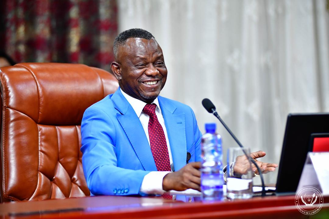 Presidence_RDC's tweet photo. Le Chef de l'État a salué les efforts d'appropriation de cette problématique par le gouvernement, tout en exhortant les ministres à redoubler d'efforts pour mener les réformes nécessaires pour améliorer le climat des affaires en #RDC https://t.co/CovLa8BHF4