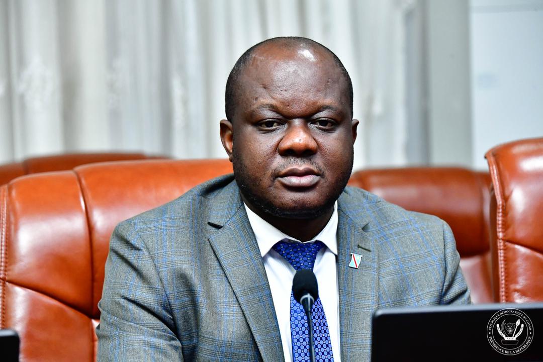 Presidence_RDC's tweet photo. Le Chef de l'État a salué les efforts d'appropriation de cette problématique par le gouvernement, tout en exhortant les ministres à redoubler d'efforts pour mener les réformes nécessaires pour améliorer le climat des affaires en #RDC https://t.co/CovLa8BHF4