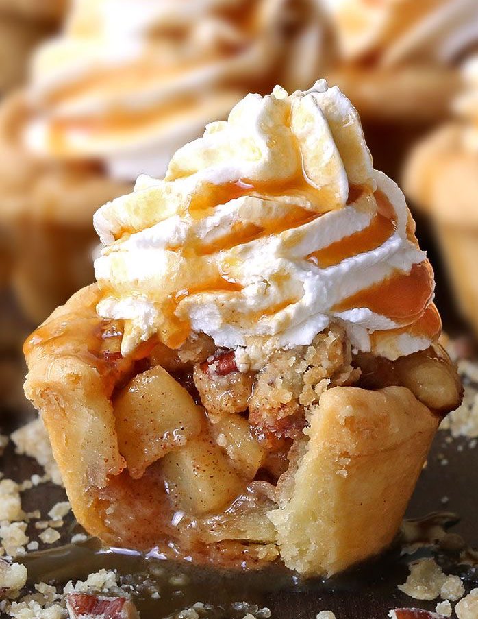 WHATSFORDlNNER's tweet photo. Apple Pie Cupcake https://t.co/HQi4j62zMN