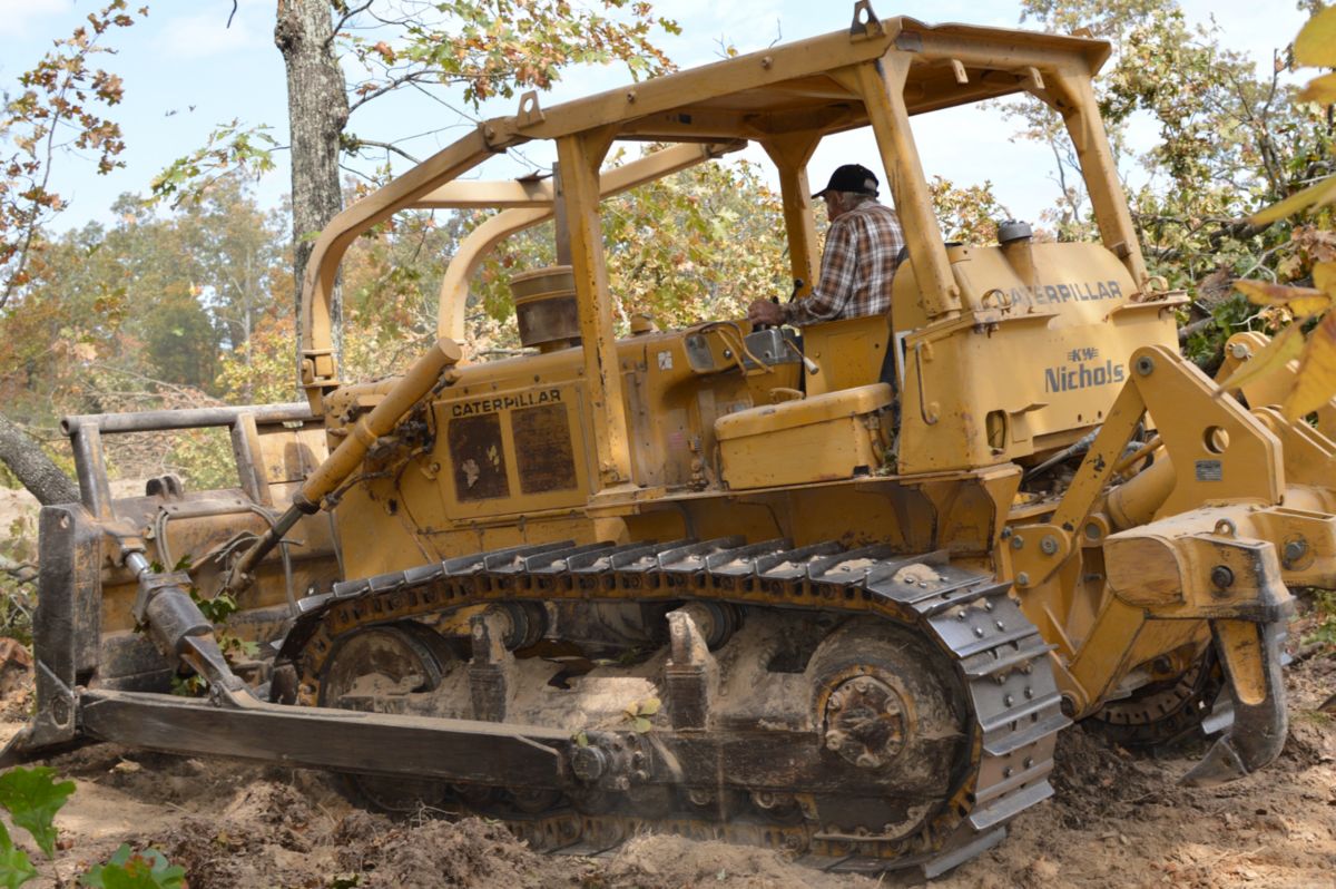 CaterpillarInc's tweet photo. Kenny Nichols is still running a Cat dozer at over 90 years old. Find out how his love for operating led him logging over 110,000 lifetime hours. https://t.co/mpbF0zZ5a7 https://t.co/Zlldr75gDi