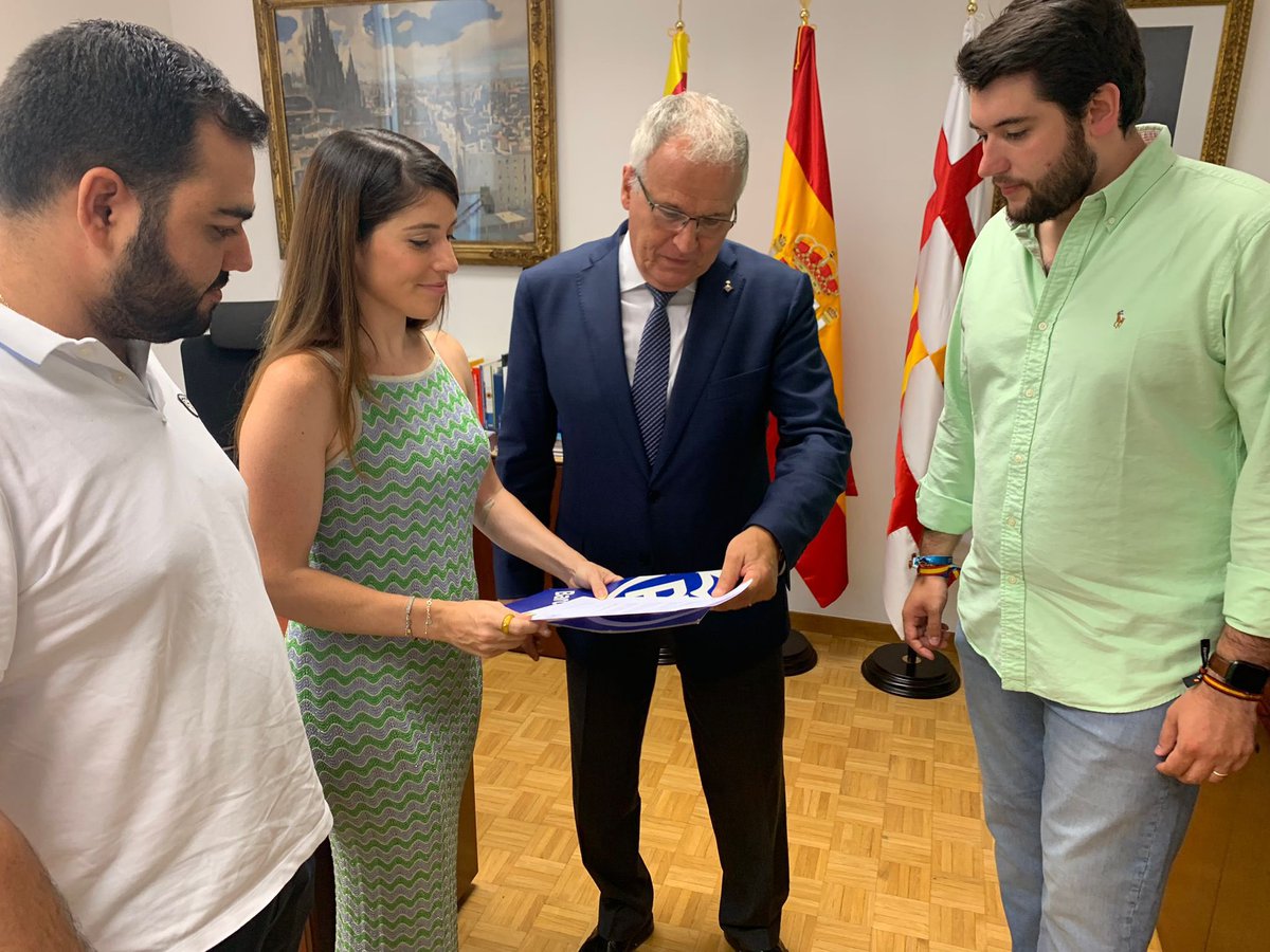 NNGGcat's tweet photo. Hoy hemos presentado un escrito a la alcaldesa de Barcelona para seguir luchando por mantener la figura de Miguel Ángel Blanco. 

No podemos permitir caer en el olvido de su lucha por la libertad y el terror. https://t.co/qU1m5jq0cp