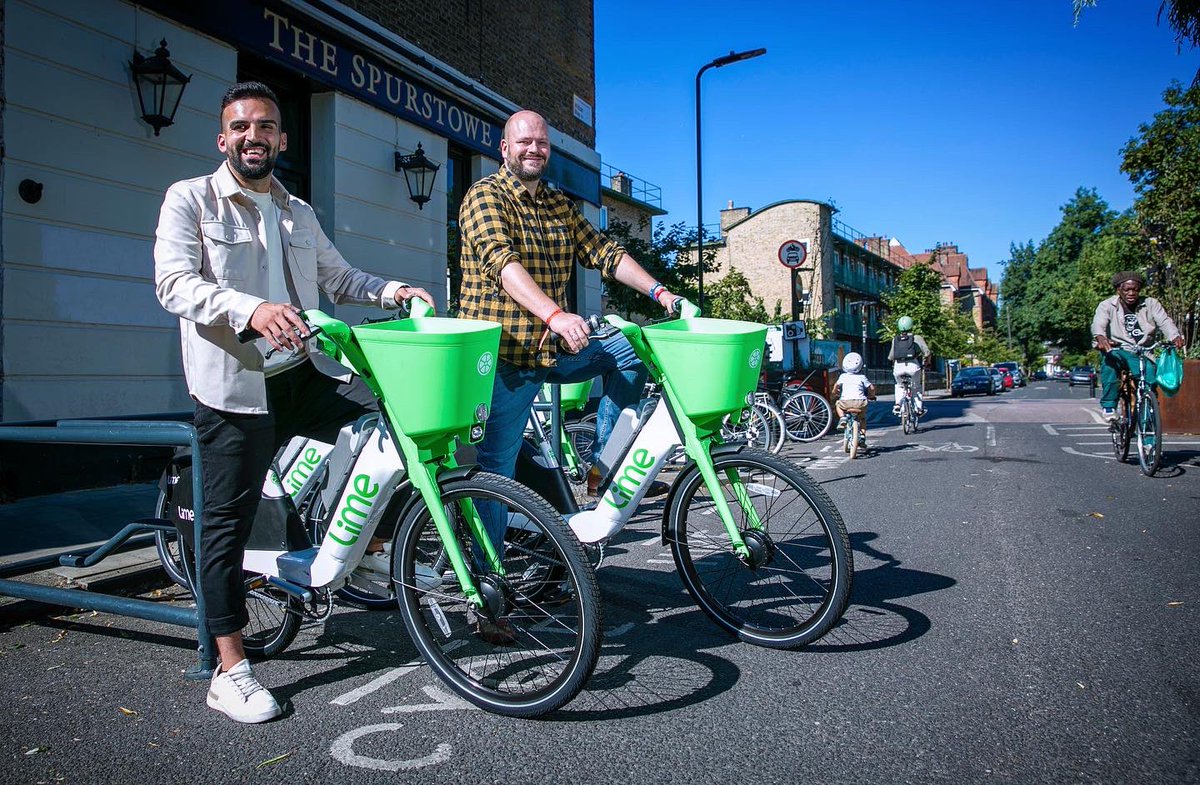 metecoban92's tweet photo. NEW: I’m delighted to announce that @LimeBike is now available to use in Hackney. 

Cycling has many benefits - from supporting people’s health to easing traffic and improving air quality. 

Hackney is the cycling capital of London 😎 https://t.co/8HFPfBwkC4